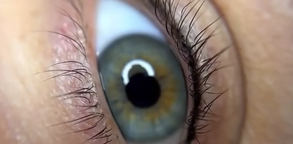 eyeliner tattoo